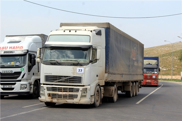 BM'den İdlib'e 63 tır insani yardım