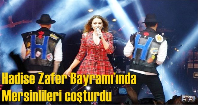 Hadise Zafer Bayramı&rsquo;ında Mersinlileri coşturdu
