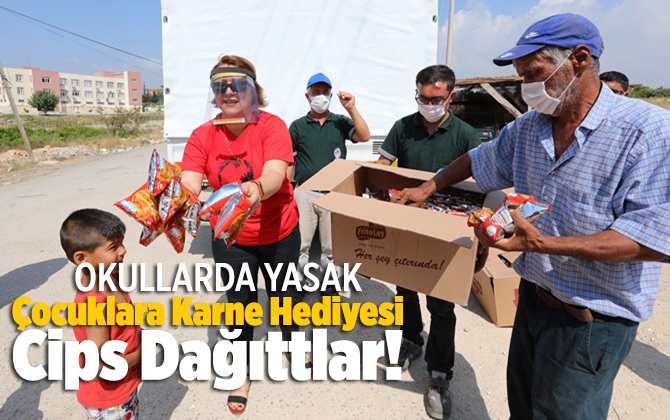 Mezitli Belediyesi Karne Hediyesi Olarak, Okullarda Satışı Yasak Olan Cips Dağıttı