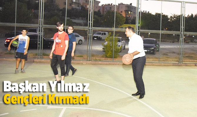 Başkan Yılmaz, Gen&ccedil;lerle Basketbol Oynadı