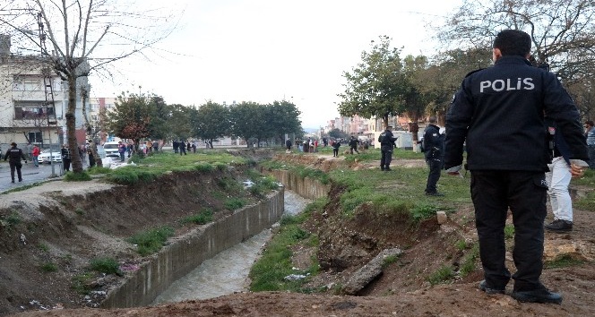 Kanala d&uuml;şen kardeşlerden biri kayboldu, diğeri yaralı kurtarıldı