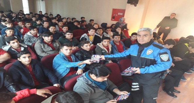 &Ouml;ğrenciler 'g&uuml;venli internet' konusunda bilgilendirildi