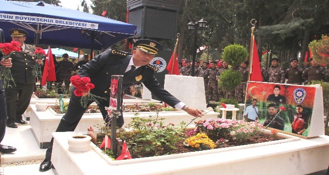 Mersin polisinden şehitlik ziyareti