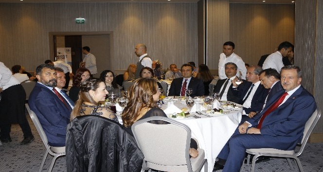 Mersin'de avukatlar baloda buluştu