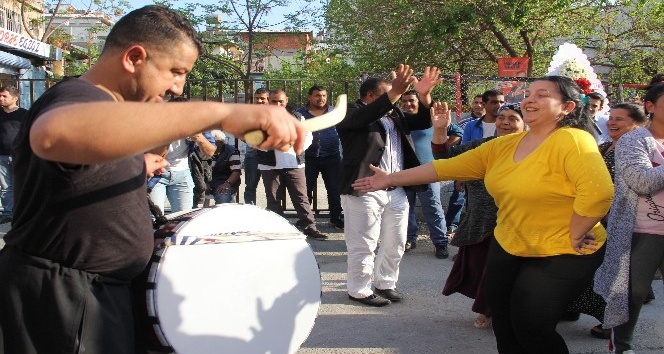 Mersin'de D&uuml;nya Romanlar G&uuml;n&uuml; renkli g&ouml;r&uuml;nt&uuml;lere sahne oldu