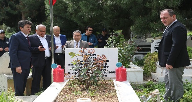 Başkan Tollu şehitliği ziyaret etti