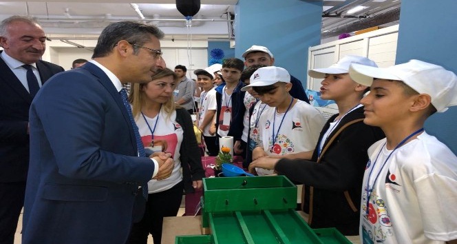 Ersoy Ortaokulu'nda T&Uuml;BİTAK sergisi