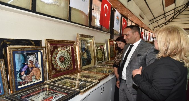 TORTEK kursiyerlerinden kağıt r&ouml;lyef sergisi