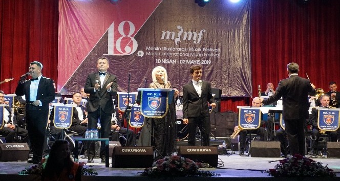 Deniz Kuvvetleri Komutanlığı Orkestrası Mersin'de konser verdi
