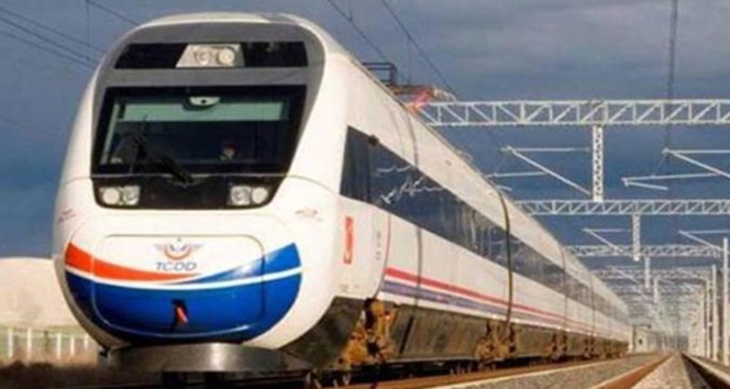 Devlet Demir Yolları 6. B&ouml;lge M&uuml;d&uuml;rl&uuml;ğ&uuml; tarafından organize edilen eğitim ve sevgi tren seferinde &ouml;ğrencilere trenlere taş atılmaması konusunda bilgiler verildi
