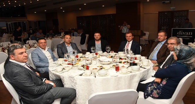 Başkan Se&ccedil;er, B&uuml;y&uuml;kşehir meclis &uuml;yeleriyle iftarda buluştu