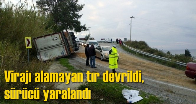 Virajı alamayan tır devrildi, s&uuml;r&uuml;c&uuml; yaralandı