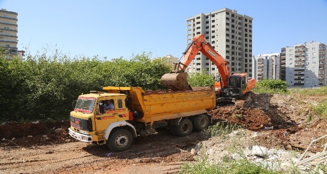 Erdemli'de yeni yol &ccedil;alışmaları s&uuml;r&uuml;yor