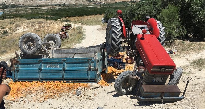 Kayısı iş&ccedil;ilerini taşıyan trakt&ouml;r r&ouml;morku devrildi: 1 &ouml;l&uuml;, 9 yaralı