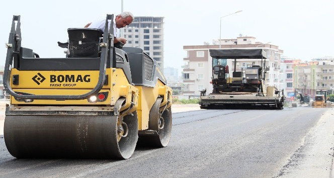 Tarsus'ta mahalleli beklediği asfalta kavuştu