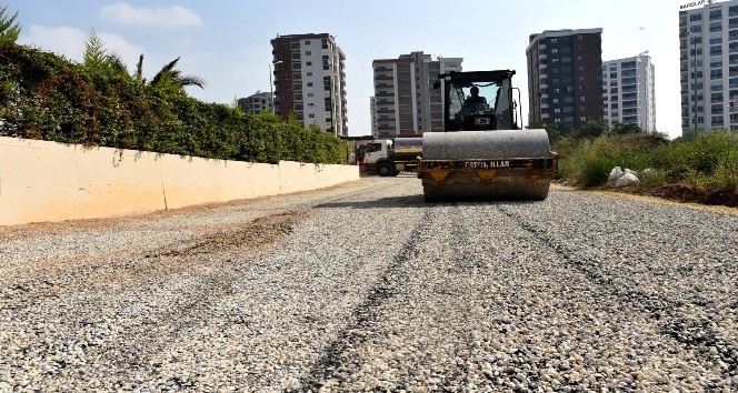 Toroslar'da yol bakım &ccedil;alışmaları s&uuml;r&uuml;yor