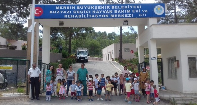 Minik &ouml;ğrenciler, hayvanları ziyaret etti