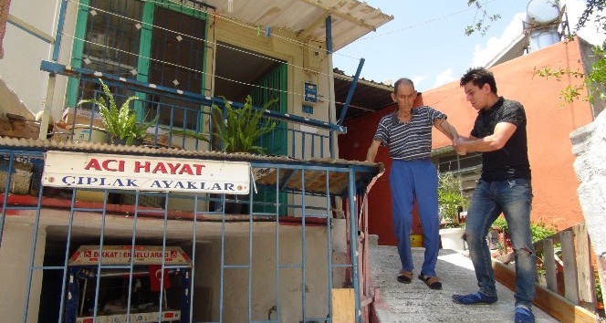 4 kişilik ailenin hayatı fel&ccedil; oldu