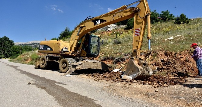 Toroslar'da yol &ccedil;alışmaları kesintisiz devam ediyor