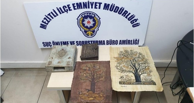 Mersin'de tarihi eser 'İncil' ele ge&ccedil;irildi