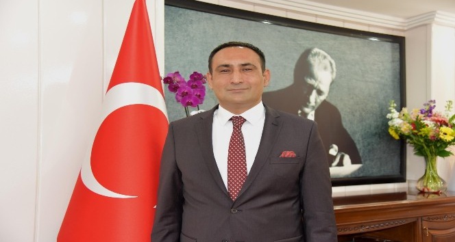 Toroslar Belediyesi'nin inşaatından malzeme &ccedil;alarken su&ccedil;&uuml;st&uuml; yakalandılar