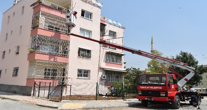 Toroslar'da binalar rengarenk boyanıyor