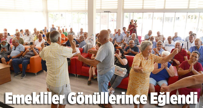 Dede ve Torun, Emekli Evi&rsquo;nde M&uuml;zik Keyfi Yaptı
