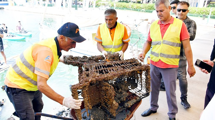 Ekiplerin &Ccedil;ıkardığı Atıklar Mersin Marina&rsquo;da Sergileniyor